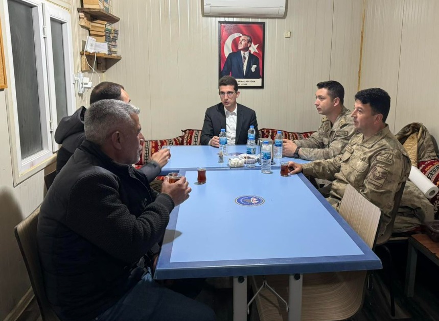 Belediye Başkan V. Yusuf Kaptanoğlu, Tufan Üs Noktasındaki Güvenlik Korucusu ve Jandarma personeli ile iftar yemeğinde bir araya geldi.