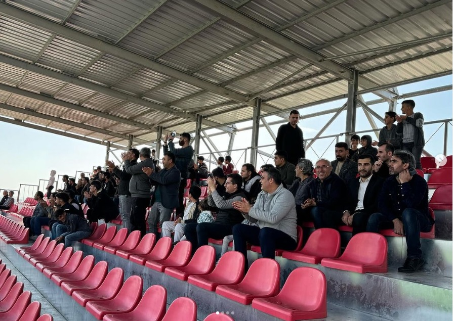 Belediye Başkan V. Yusuf Kaptanoğlu Kocaköy Gençlik Spor’un Diyarbakır Doğuş Spor ile yaptığı mücadeleyi ilçe stadyumunda izledi.
